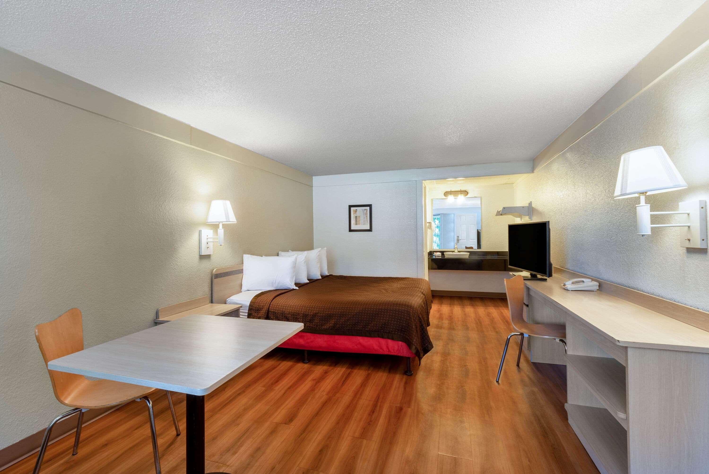 Travelodge By Wyndham Essington / Philadelphia Airport Exterior photo