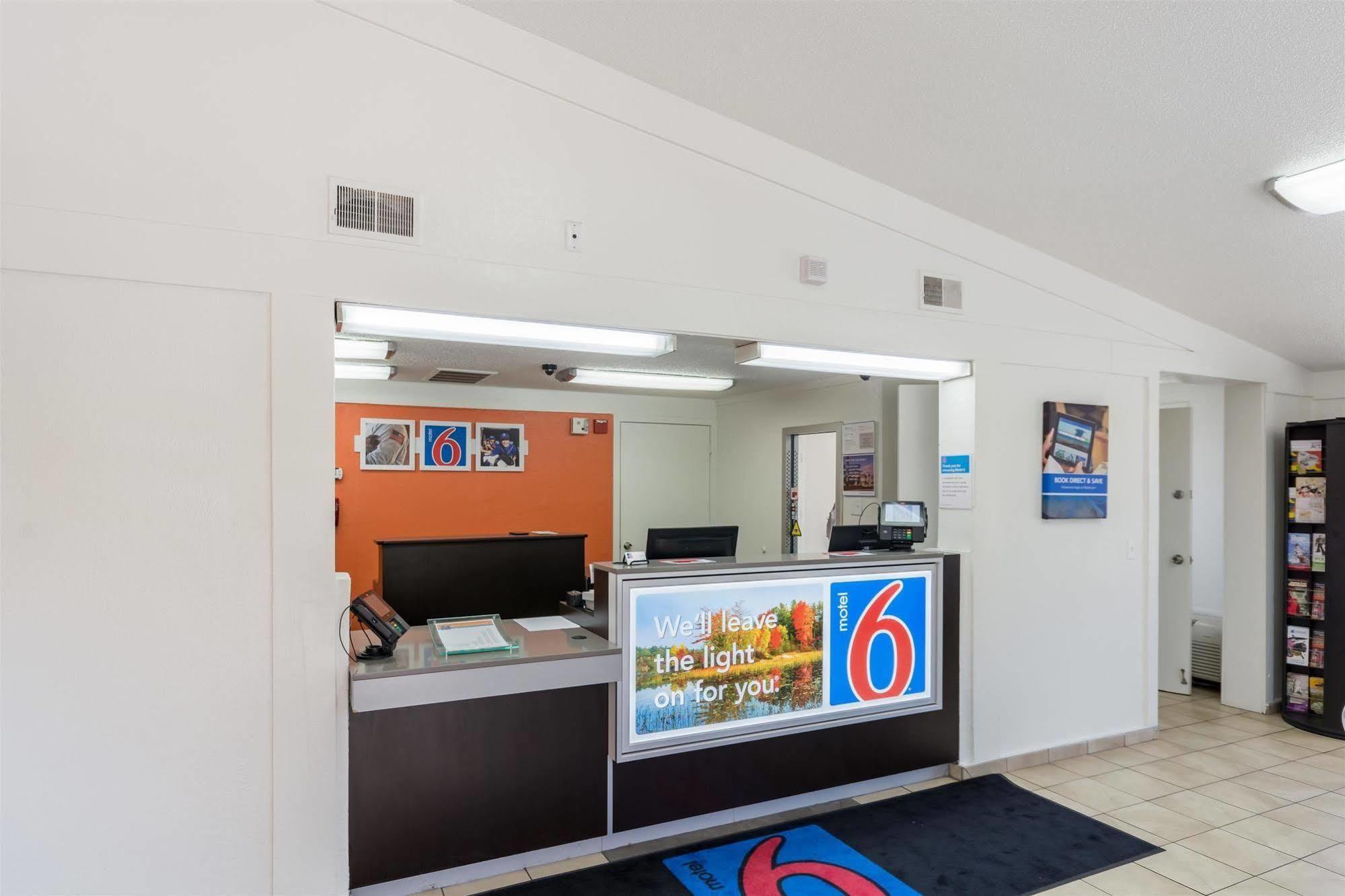 Travelodge By Wyndham Essington / Philadelphia Airport Exterior photo