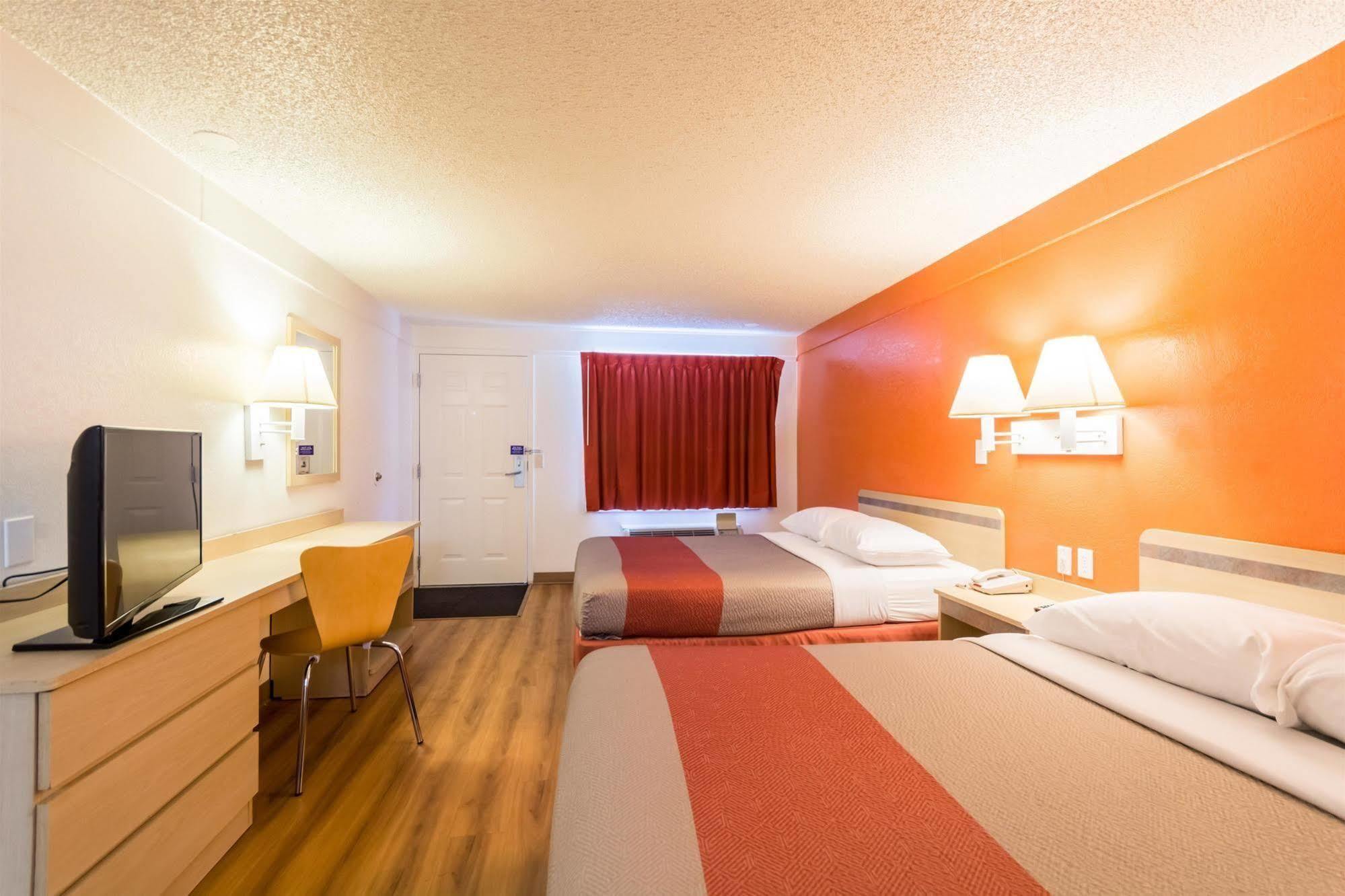 Travelodge By Wyndham Essington / Philadelphia Airport Exterior photo