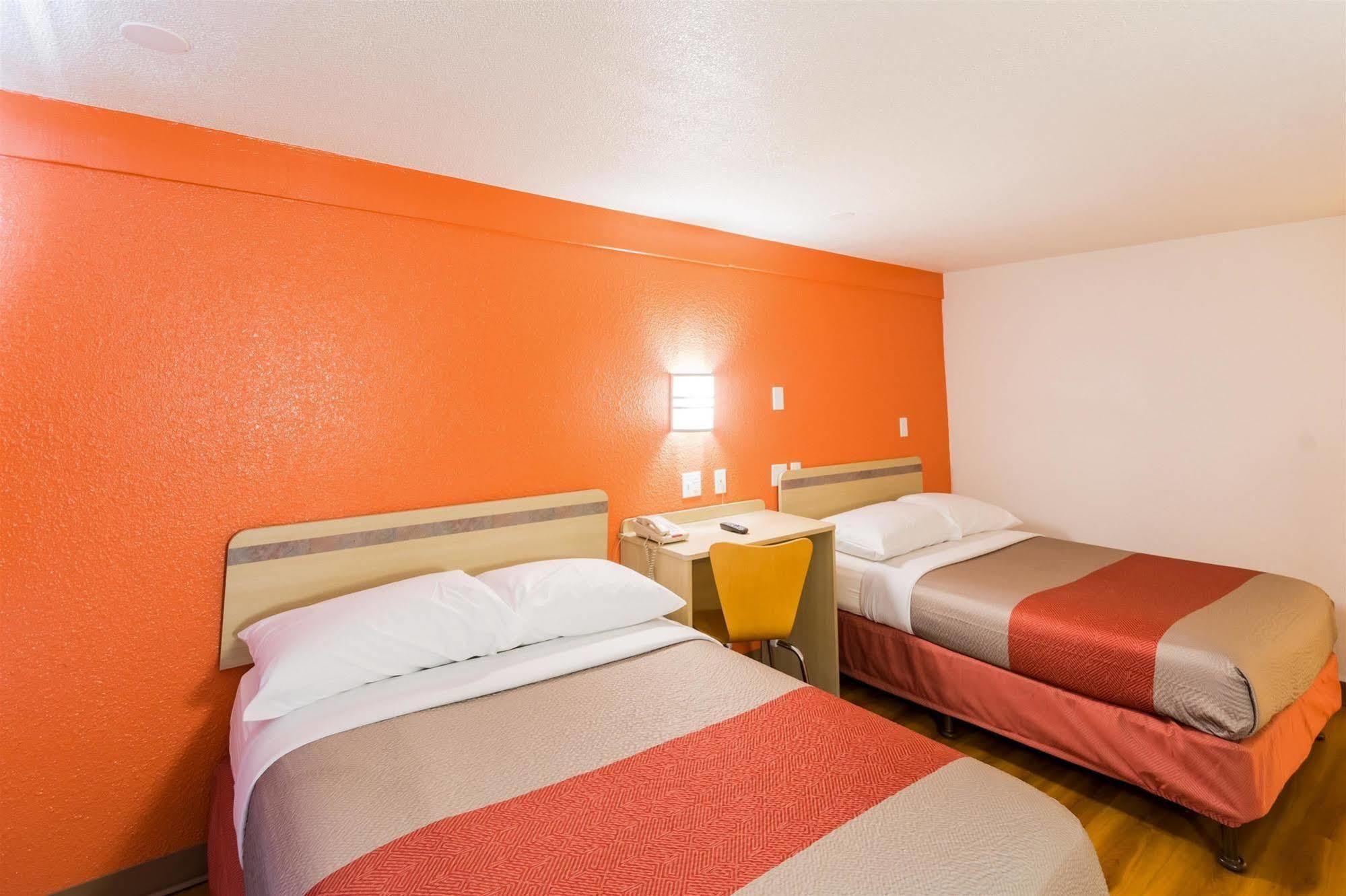 Travelodge By Wyndham Essington / Philadelphia Airport Exterior photo